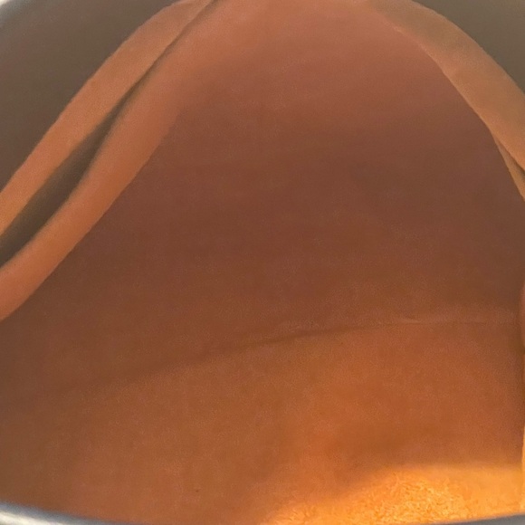 Louis Vuitton - Picture 4 of 15